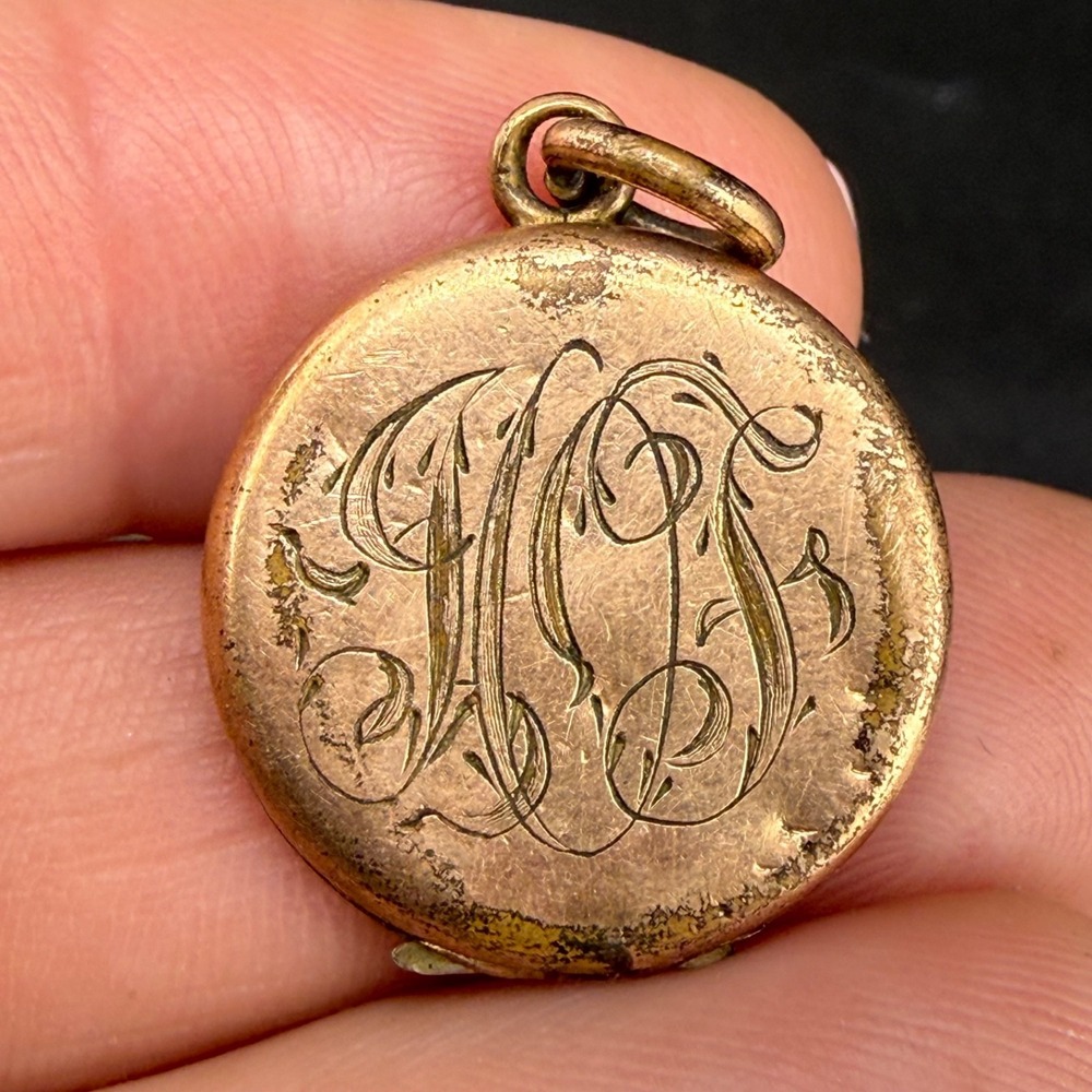 Vintage Engraved Gold Filled Locket Round‎ Biting Teething
